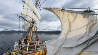 Sailing the Beagle Channel