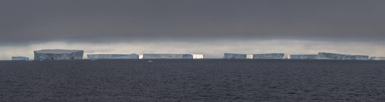 Bransfield Strait and getting into the Antarctic Sound by Jordi Plana Morales