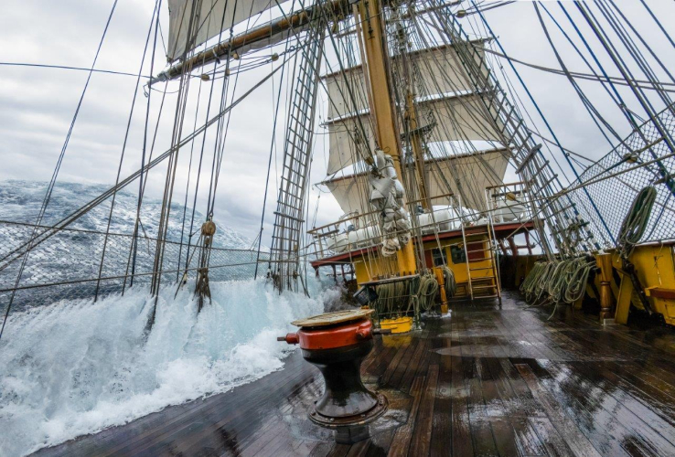 Rolling in the Scotia Sea - Jordi Plana Morales - Bark EUROPA