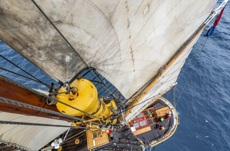 Sailing towards Tristan da Cunha by Jordi Plana Morales