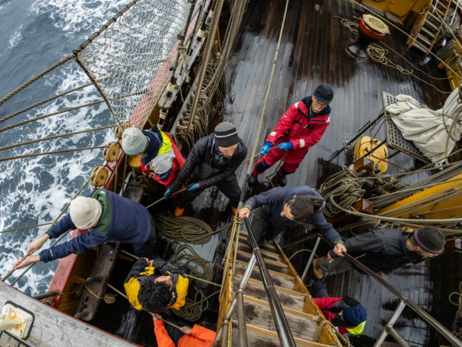 Wind and seas abate by Jordi Plana Morales