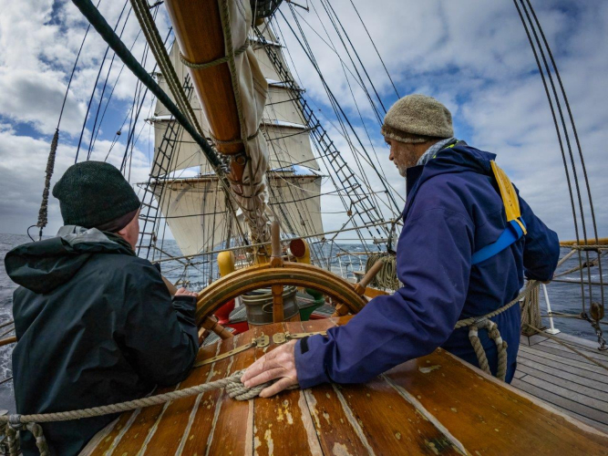 Wind and seas abate by Jordi Plana Morales