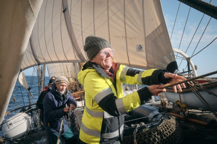 Sailing towards Tristan da Cunha by Richard Simko