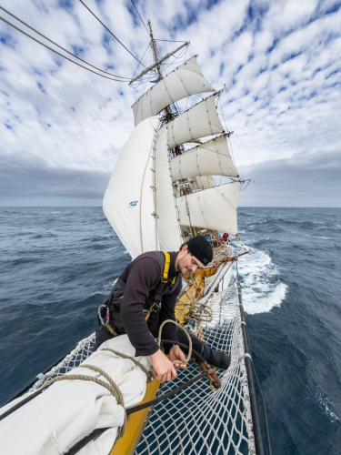 Sailing towards Tristan da Cunha by Jordi Plana Morales