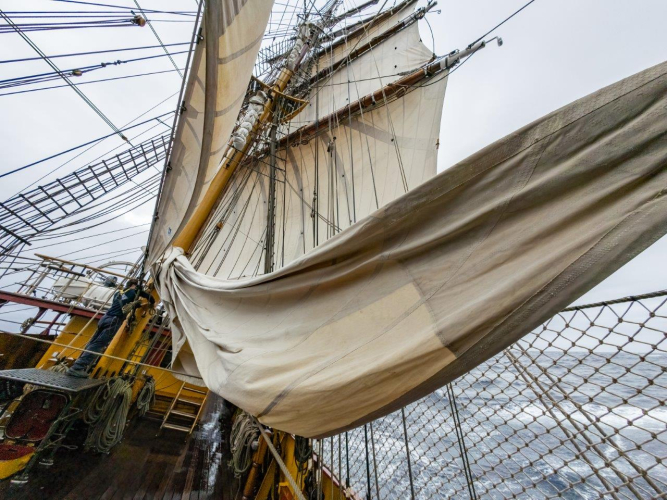 Sailing our way to Tristan da Cunha Jordi Plana Morales
