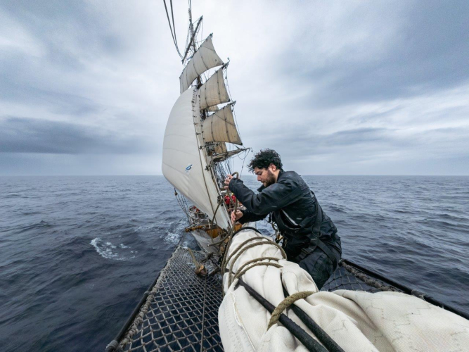 Arrival to Tristan da Cunha by Jordi Plana Morales