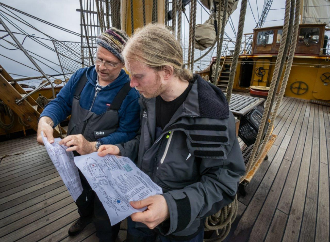 Variable weather and passing squalls by Jordi Plana Morales