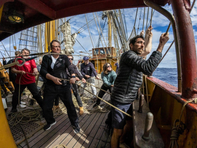 Variable weather and passing squalls by Jordi Plana Morales