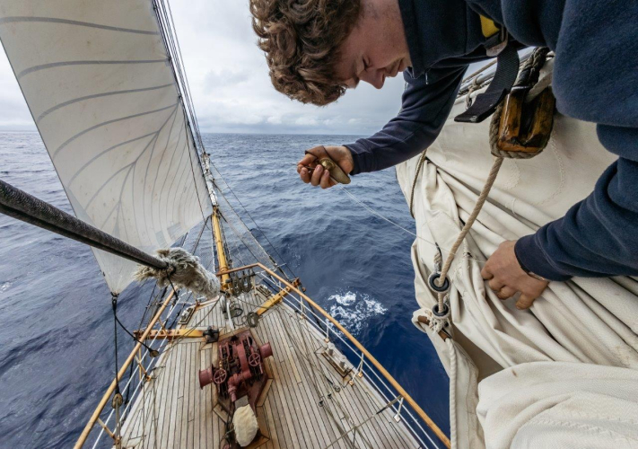 A morning under engine by Jordi Plana Morales