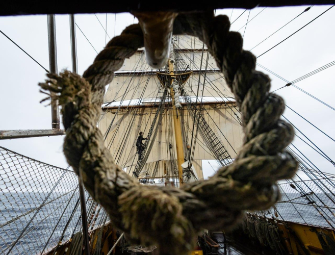 Easting our way under backing winds and rainy weather by Jordi Plana Morales