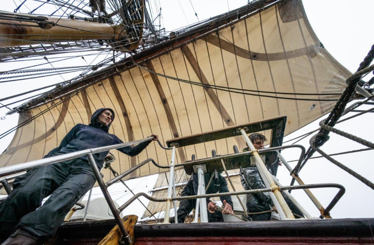 Easting our way under backing winds and rainy weather by Jordi Plana Morales