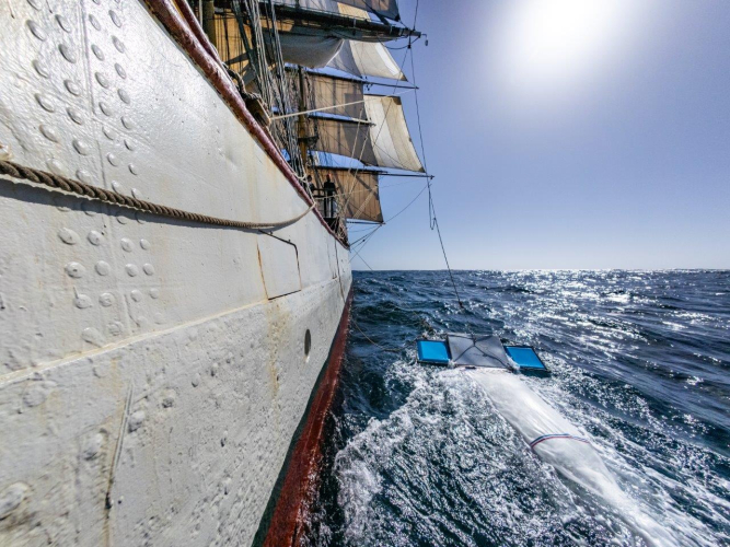 Southeasterlies by Jordi Plana Morales