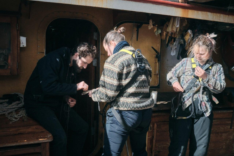 Close-hauled good sailing, closing up to the African coast by Richard Simko