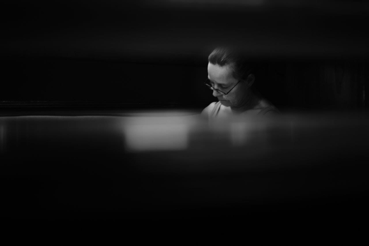 The fair Southeasterlies by Richard Simko