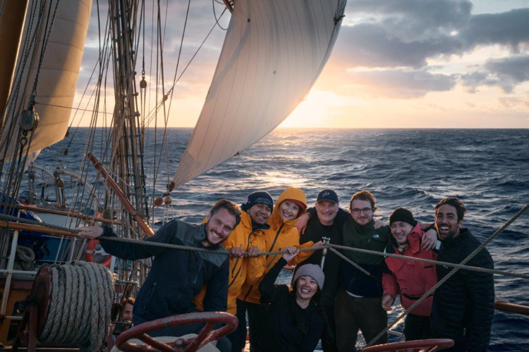 The fair Southeasterlies by Richard Simko