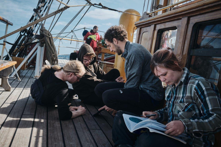  Southeasterlies entering the latitudes of the 20ºS by Richard Simko