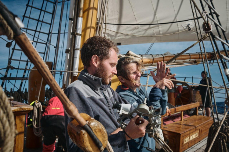  Southeasterlies entering the latitudes of the 20ºS by Richard Simko