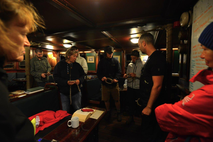 Knots in the night. By Amelie.jpg