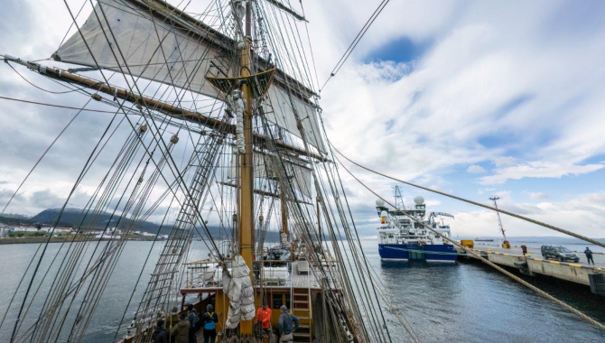 Leaving the port of Ushuaia