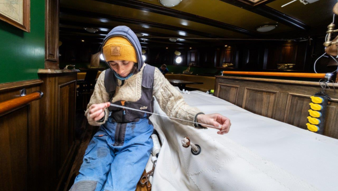 Jordi Plana Morales sail mending