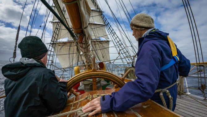 Wind and seas abate by Jordi Plana Morales