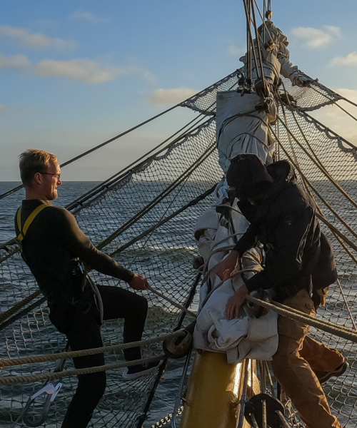 Sailhandling on board
