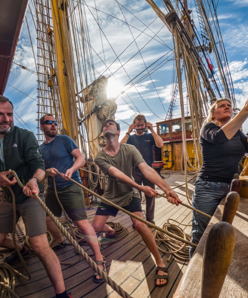 Setting sailing in the Pacific