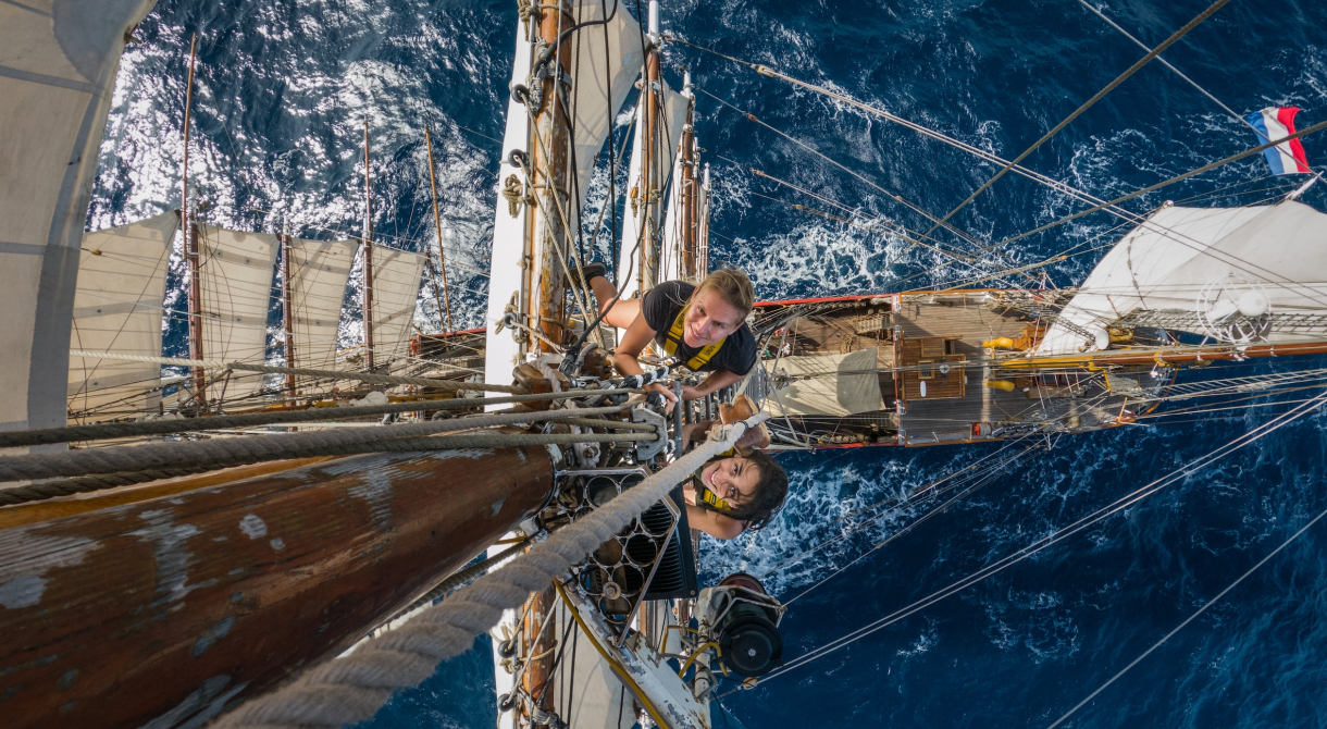 Climbing the masts