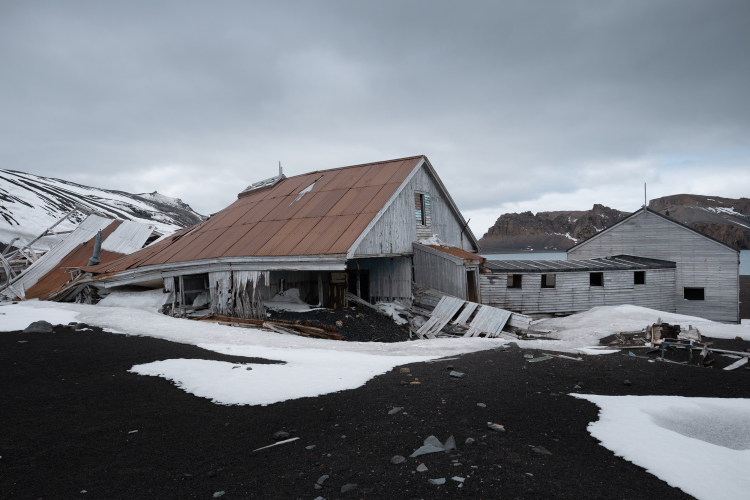 Whalers Bay by Richard Simko
