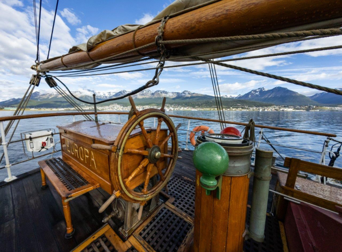 Helm with the Beagle Channel in the background Bark EUROPA