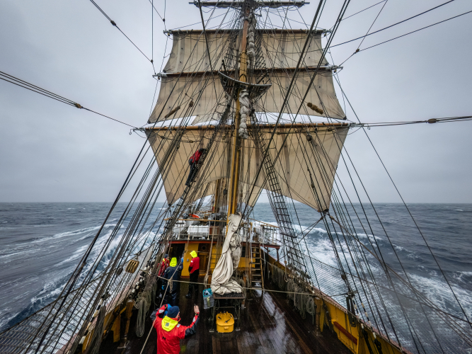 A temperamental Drake Passage Bark EUROPA Jordi Plana Morales