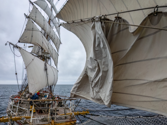 Sailing into the Beagle Channel - Bark EUROPA Jordi Plana Morales