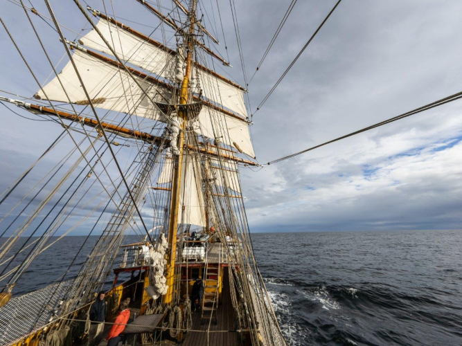 Start our way along the Beagle Channel.