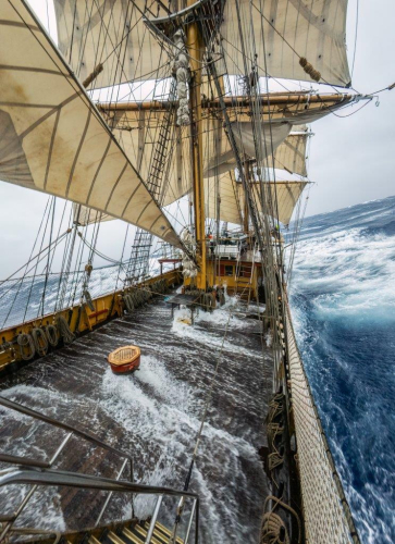 Drake Passage gives us a little taste of what it is capable of Bark EUROPA Jordi Plana
