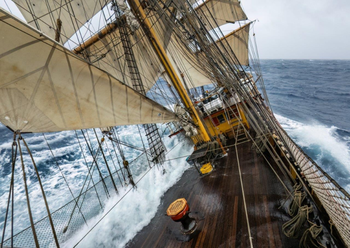 Drake Passage gives us a little taste of what it is capable of Bark EUROPA Jordi Plana