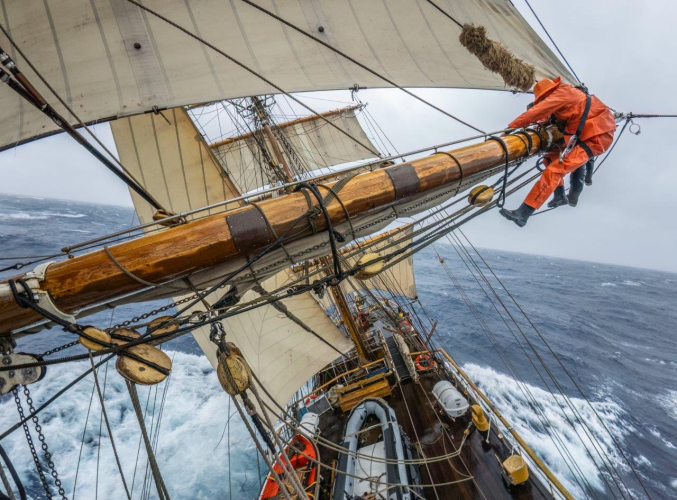 Drake Passage gives us a little taste of what it is capable of Bark EUROPA Jordi Plana