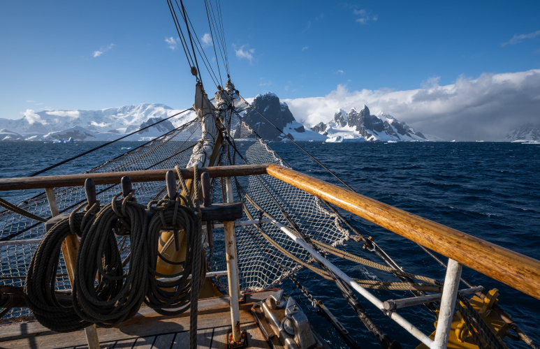 Lemaire Channel. Argentine Islands by Jordi Plana Morales