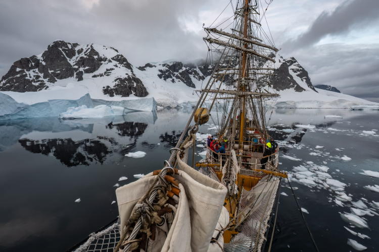 Antarctica. Gerlache Strait.  Graham Passage. Wilhelmina Bay. One Harbour. Errera Channel. Jordi Plana Morales