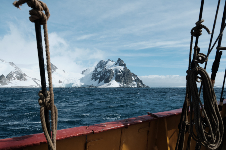 Waves passing in the night - Richard Simko ANT 3 2025