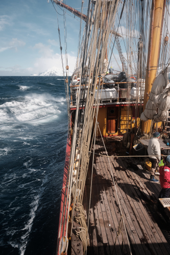 Waves passing in the night - Richard Simko ANT 3 2025