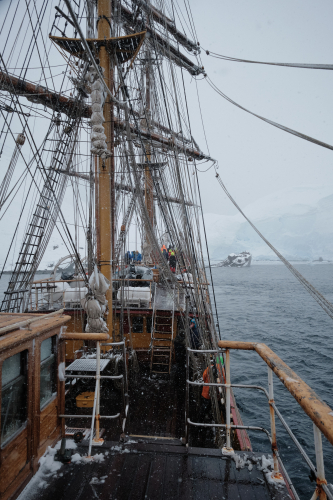 Waves passing in the night - Richard Simko ANT 3 2025