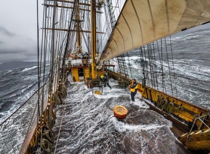 Chilean Channels day at sea by Jordi Plana Morales