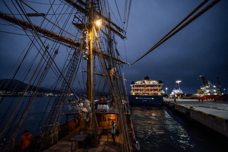 Chilean channels voyage ushuaia by Jordi Morales