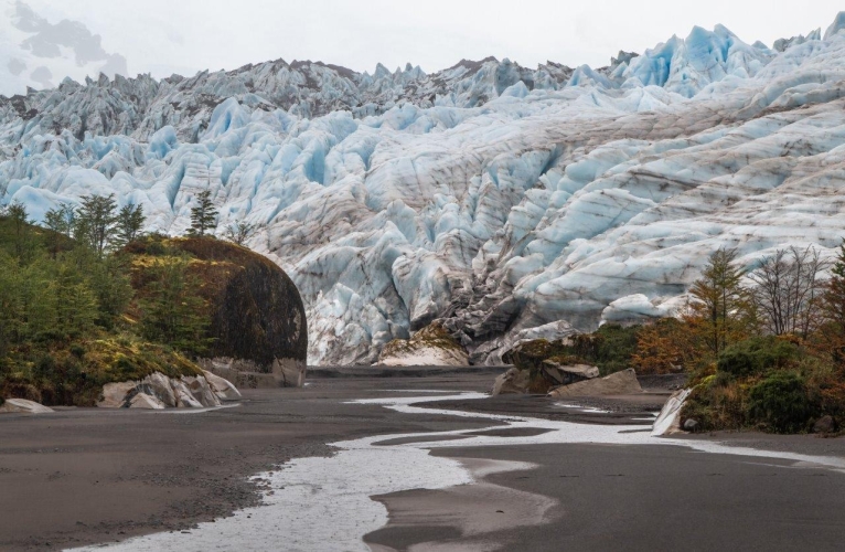 Sailing in the Chilean channels Fiordo Peel - Estero Amalia (Skua Glacier)