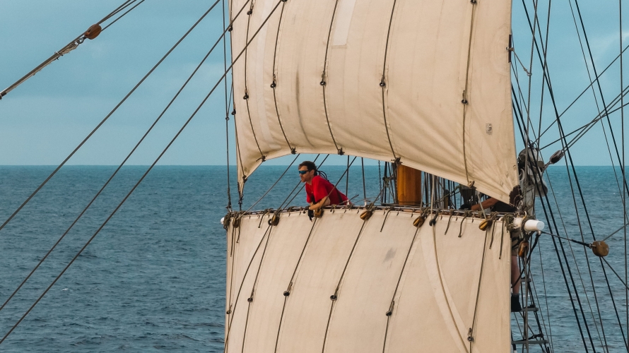 Stunsails set sailing from tahiti to the cook islands