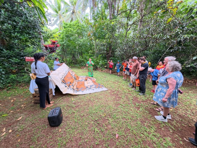 Exploring Tonga Bark EUROPA Johanne
