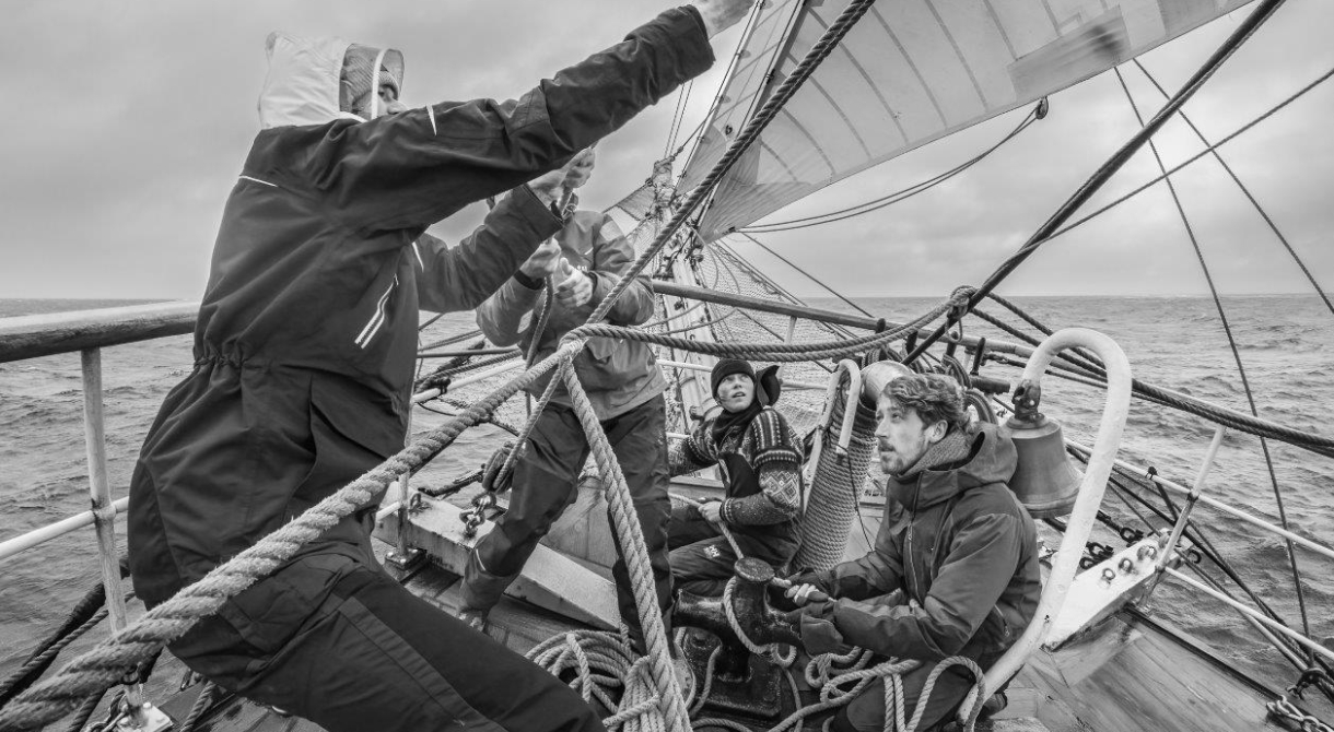 Port watch tacking down the forecourse