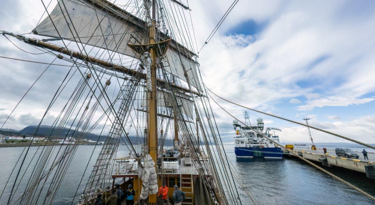 Leaving the port of Ushuaia