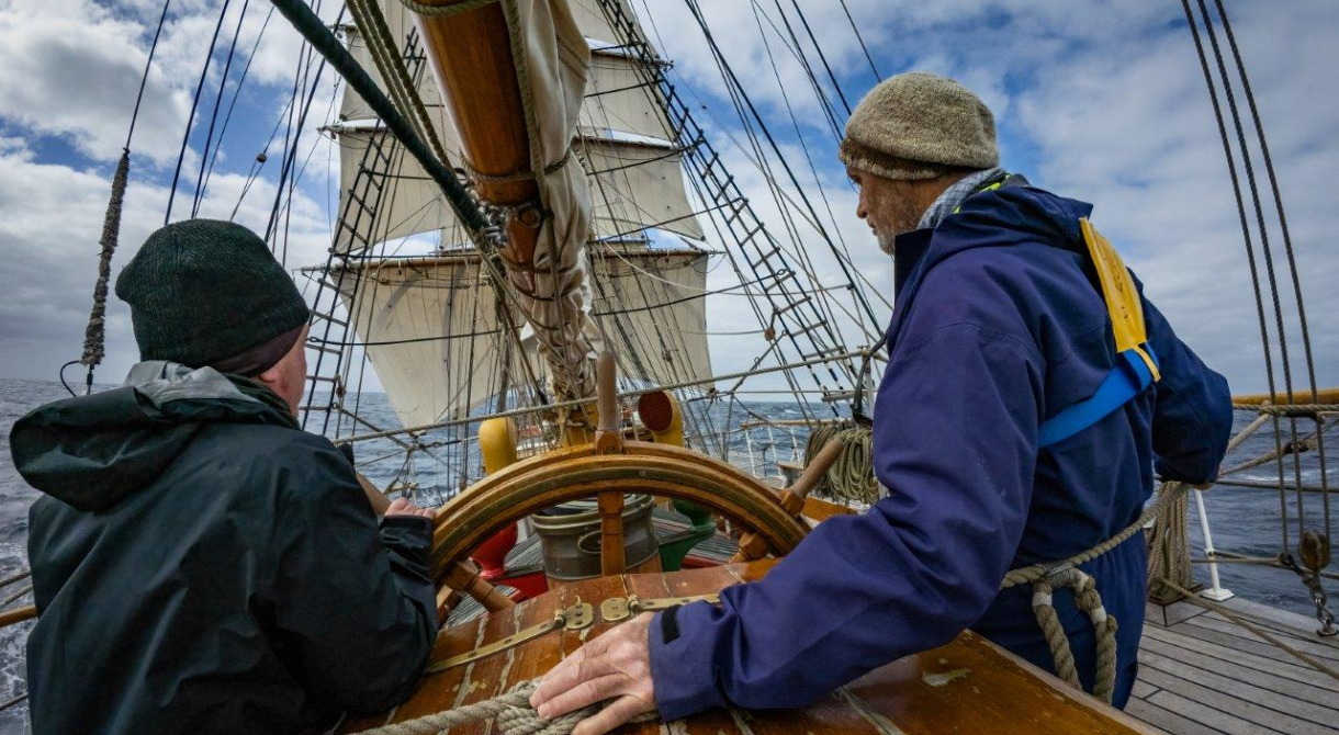 Wind and seas abate by Jordi Plana Morales