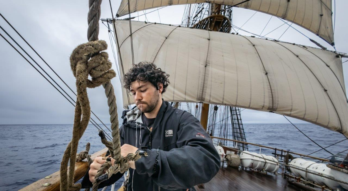 Easting our way under backing winds and rainy weather by Jordi Plana Morales